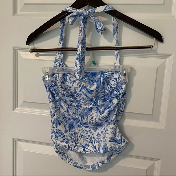 NEW Floral Blue and White Halter Top Size Small S - Picture 3 of 5